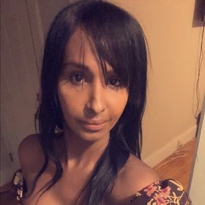 Meet your Posher, Munira